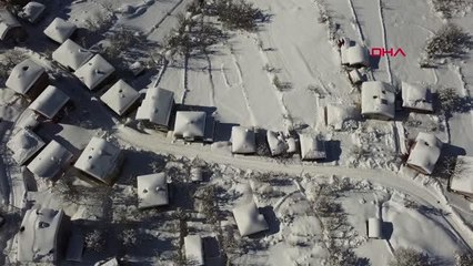 BARTIN'DA KÖYDE KAR KALINLIĞI 2,5 METRE