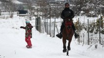 Uludağ’da dört nala snowboard keyfi