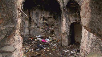 HARABEYE DÖNEN TARİHİ YAPI MADDE BAĞIMLILARINA KALDI