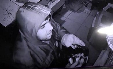 8 dakikada 25 bin liralık sigarayı böyle çaldı
