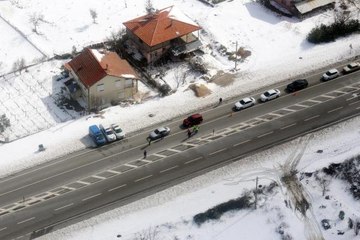 'ŞAHİN GÖZ' KURAL İHLALLERİNİ HAVADAN TESPİT ETTİ; SÜRÜCÜLERE CEZA YAĞDI