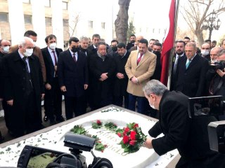 BBP Genel Başkanı Destici merhum Yazıcıoğlu'nun kabrine ziyaret gerçekleştirdi