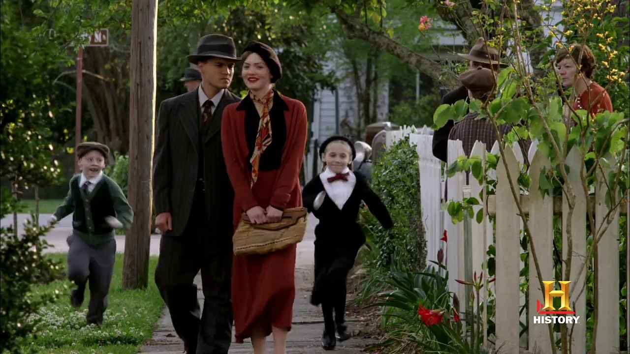 Bonnie & Clyde Saison 0 - Love at First Heist (EN)