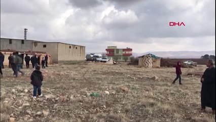 HUSUMETLİ AİLELERİN TAŞLI- SOPALI KAVGASI: 25 YARALI