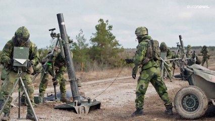 فيديو: "الروس قادمون".. الجيش السويدي يجري مناورات عسكرية في جزيرة غوتلاند