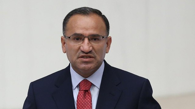 Adalet Bakanlığı'na atanan Bekir Bozdağ görevi devraldı
