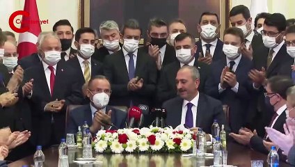 Adalet Bakanlığı'nda görev değişikliği: Gül, görevi Bozdağ'a devretti