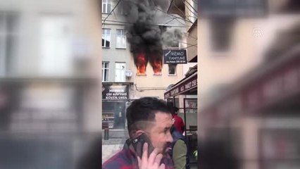 Beşiktaş'ta ahşap binada yangın çıktı