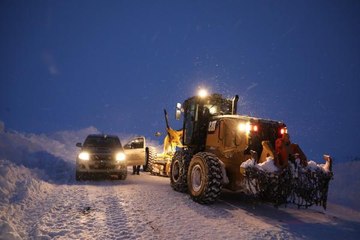 AĞRI'DA EKİPLERİN 2300 RAKIMDA KARLA MÜCADELESİ