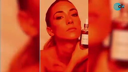 Alice Campello posa sin nada de ropa para promocionar sus cosméticos