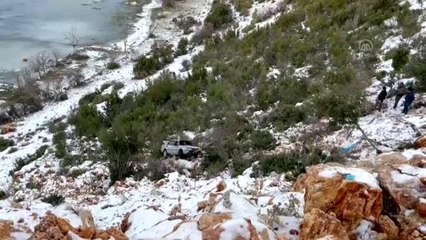 Şarampole yuvarlanan araçtaki 3'ü çocuk 4 kişi yaralandı