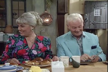 Grace & Favour (Are You Being Served Again) S02E05