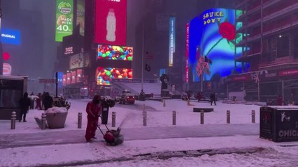 美 동부해안 10개주 눈보라 강타...비상사태 선포 속출 / YTN