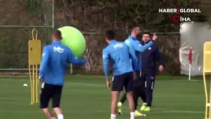 Fenerbahçe'de keyifli antrenman