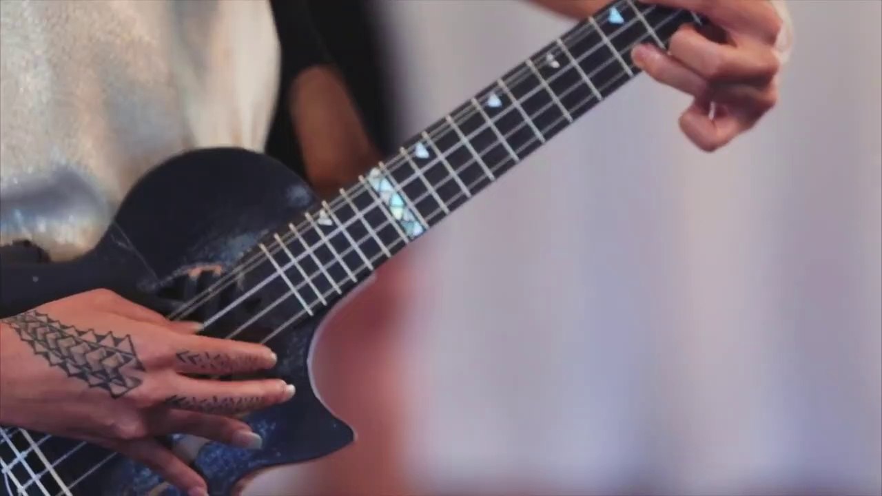 Taimane - The Moon (HiSessions.com Acoustic Live!)