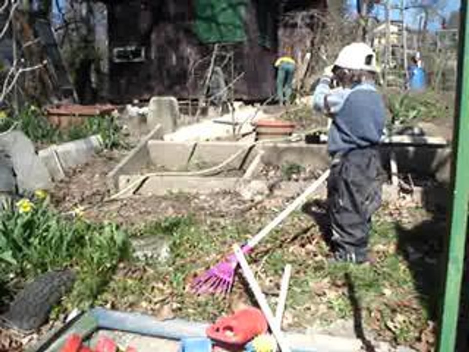 bei der arbeit im Garten