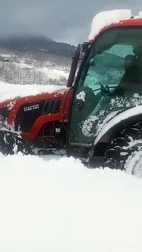 Yurttan kar manzaraları-traktör ile yol açma çalışmaları