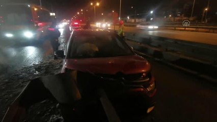 Otomobilin bariyere çarptığı kazada 2 kişi yaralandı