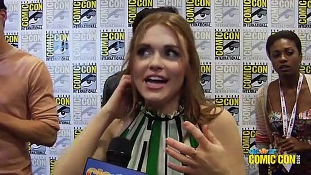 Teen Wolf Saison 0 - Holland Roden Talks Stiles/Lydia Kiss, Dylan O'Brien & More: 2013 Comic-Con (EN)