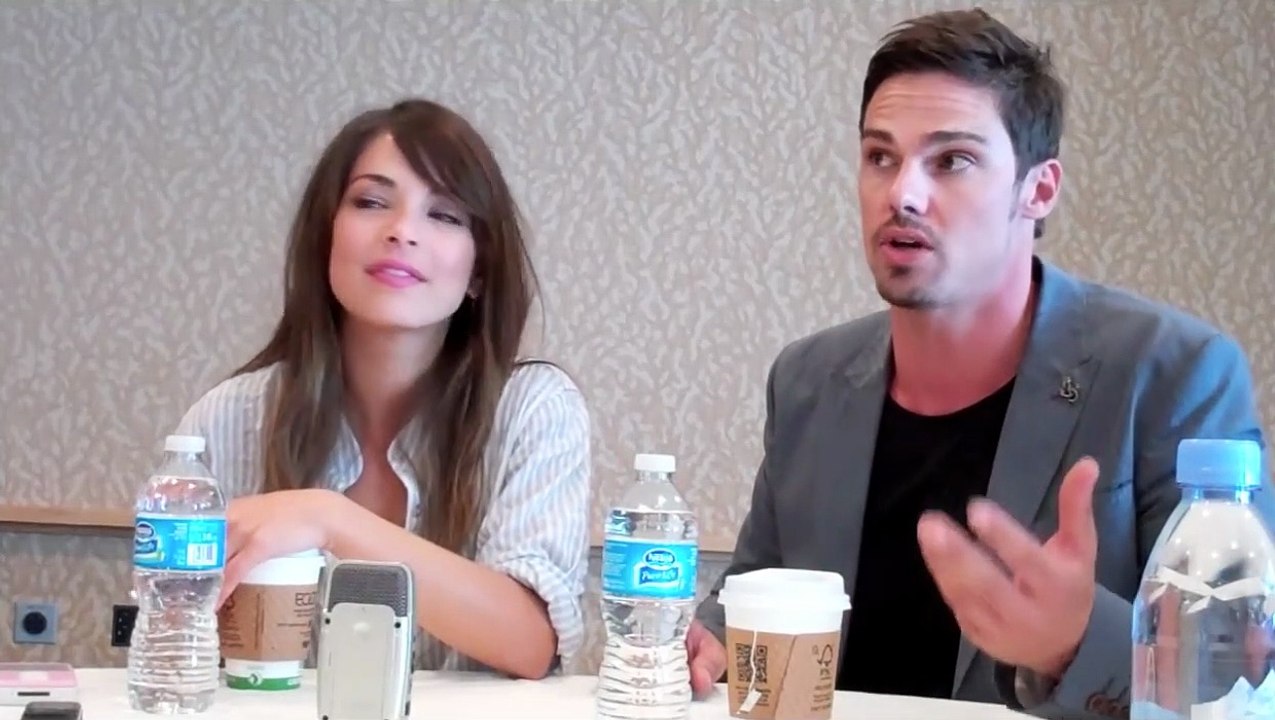 Beauty and the Beast (2012) Saison 0 - Kristin Kreuk and Jay Ryan Interview (EN)