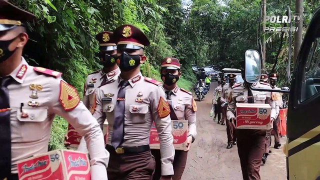 Peduli Bencana, Taruna Akpol berikan Bansos kepada masyarakat Lebakbarang