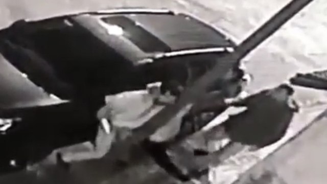 Gaziosmanpaşa’da bıçaklı saldırı anı kamerada