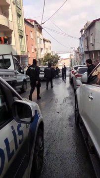 Son dakika haber | Esenyurt'ta polisin 'dur' ihtarına uymayan şahıslar ortalığı birbirine kattı