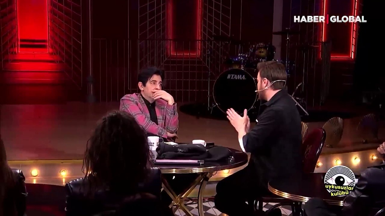 Sinan Akçıl'dan 'Sesi kötü' eleştirilerine sami...
