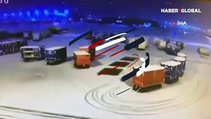 ABD'de karda kayan kargo uçağı bagaj arabalarına çarptı