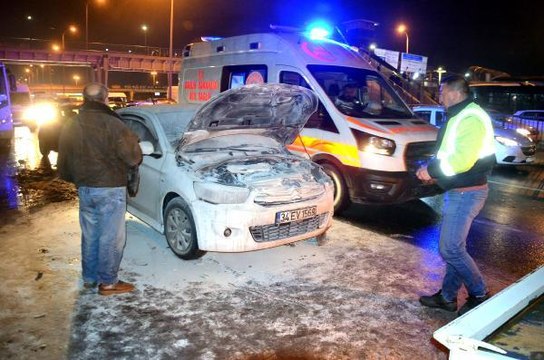 AVCILAR'DA YANAN OTOMOBİLİ YOLDAKİ DİĞER SÜRÜCÜLER SÖNDÜRDÜ