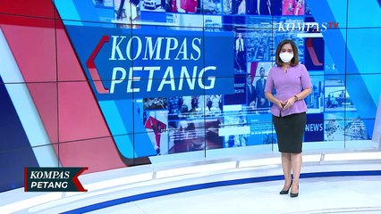 Truk Pengangkut Puluhan Ton Kardus Terjun Bebas ke Kalimalang Karawang