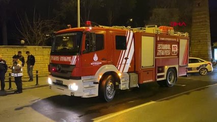 İSTANBUL-ÜSKÜDAR'DA OTOMOBİL TAKLA ATIP TAKSİYE ÇARPTI: 1 YARALI
