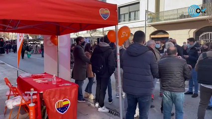 Éxito rotundo de la recogida de firmas en Vic para que el 25% de las clases sean en castellano