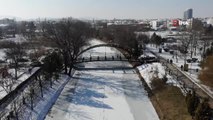 Buz tutan Porsuk Çayı'nda buzlar erimedi