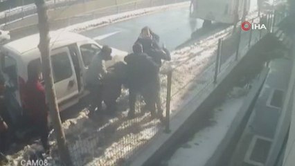 Avcılar’da trafik magandaları kameramanın gözünü kör etti