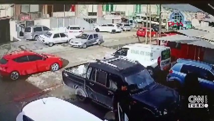 Levye, sopa ve sandalye ile saldırdılar