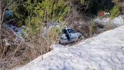 Kontrolden çıkan araç şarampole yuvarlandı: 3 yaralı