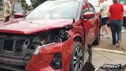 Forte colisão de trânsito registrada no Bairro Santo Onofre deixa dois feridos