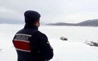 Son dakika haberleri | Donan Beyşehir Gölü'ndeki adada mahsur kalan besicilere jandarmadan dronlu yardım