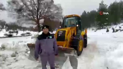 Kar yağışı nedeniyle yaylada mahsur kalan aile kurtarıldı