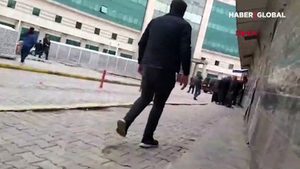 Hastanede ortalık karıştı: Tüfek, taş ve sopalı kavga: 3 yaralı