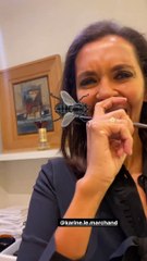 Estelle Denis maquillée par Karine Le Marchand avant leur soirée entre filles avec Apolline de Malherbe le 29 janvier 2022.