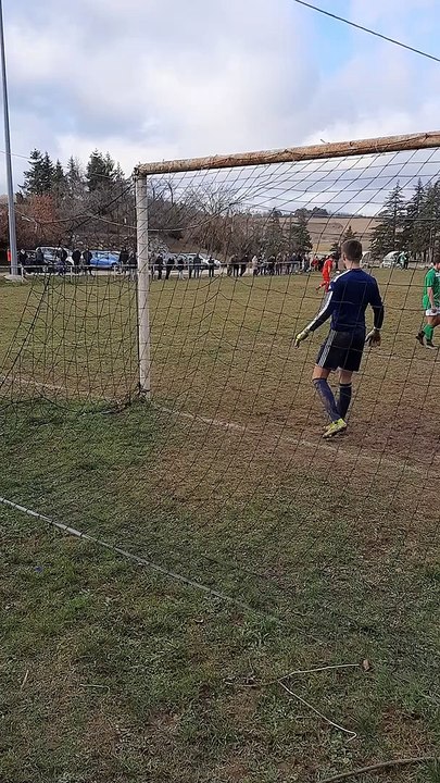 LE BUT SUR COUP-FRANC DIRECT DE HUGO PERISTIL F...