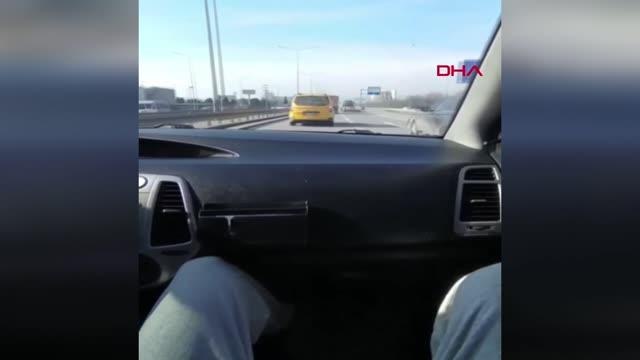 Son dakika haber: MAKAS ATAN OTOMOBİLİN KAZA ANI KAMERAYA YANSIDI