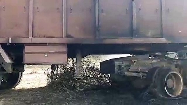 भिड़ंत में दो ट्रक जले, चालक-खलासी फरार