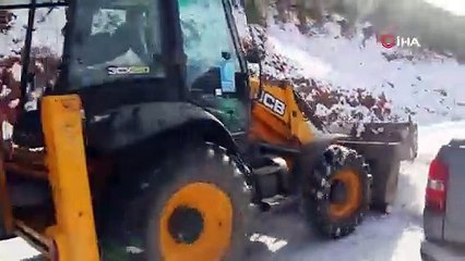 Antalya’da kardan kapanan yollarda çalışma