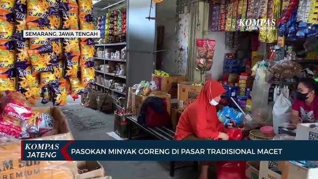 Pasokan Minyak Goreng di Pasar Tradisional Macet