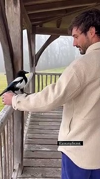 Laure Manaudou et Jérémy Frérot en week-end en amoureux aux Châteaux dans les arbres. Janvier 2022.