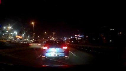 ZEYTİNBURNU'NDA TARTIŞTIĞI SÜRÜCÜNÜN YOLUNU KESTİ