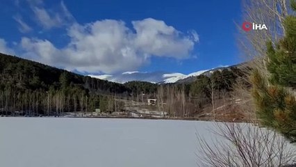 Çılgın dağcıdan Uludağ'ın buz tutan göllerindeki donduran çılgınlık